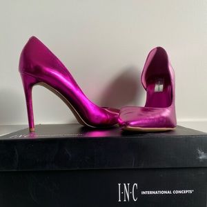 Super cute, bright, fuchsia heels